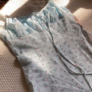 Cute dress never worn